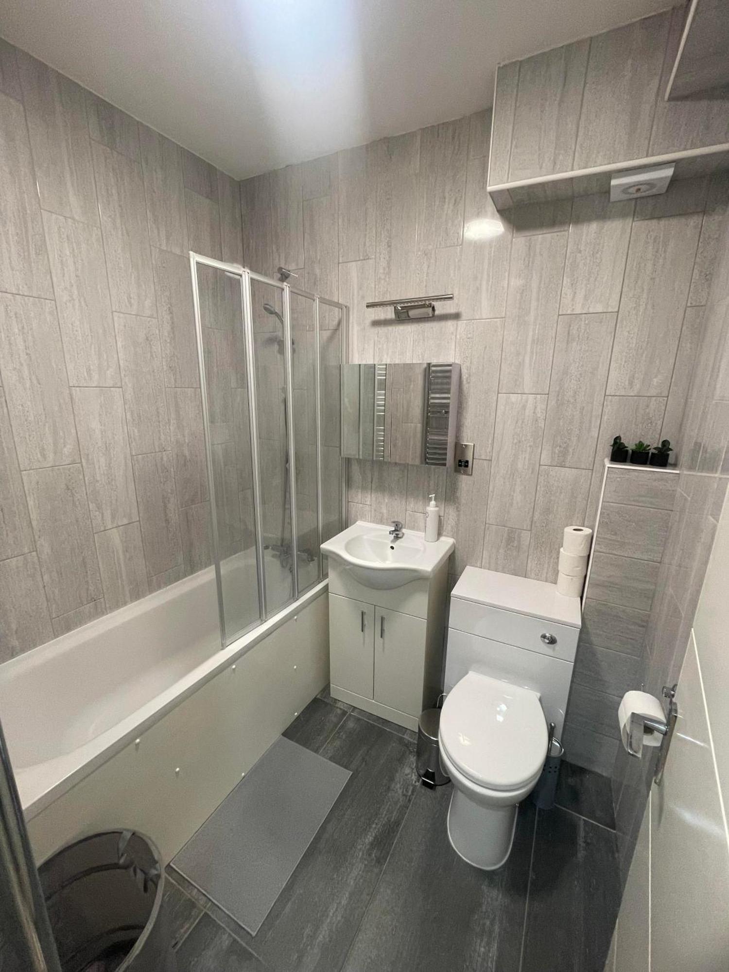 Apartamento Wembley Stunning Modern Londres